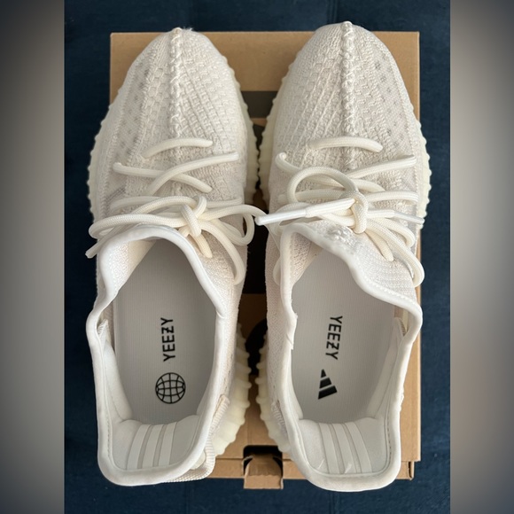 AUTHENTIC YEEZY BOOST 350 V2 - Picture 5 of 9
